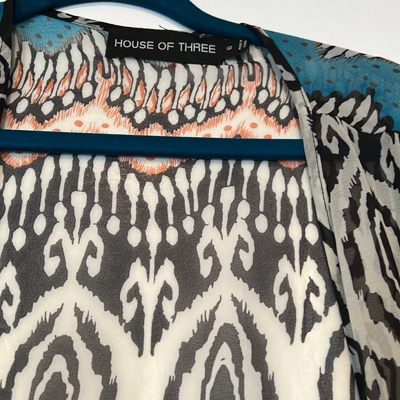 ๐ House of Three - size 6 - shawl with lots of black fringe NWOT ๐ - Picture 2 of 8